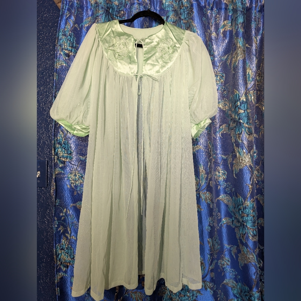Vintage GMC peignoir intimates robe